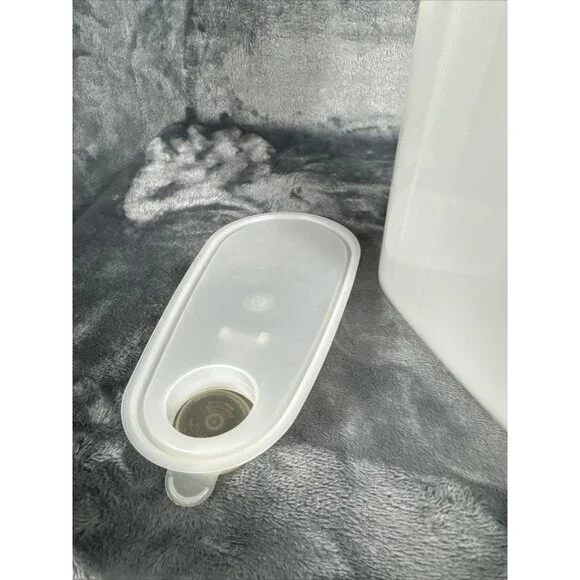 Vintage Tupperware #587-1 Beverage Buddy 2 Quart White Slim Pitcher Lid - Picture 3 of 6